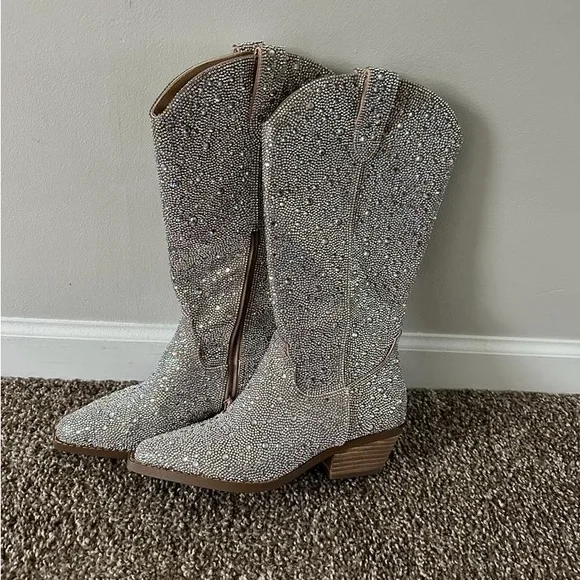 Betsy Johnson Utah cowboy boot Size